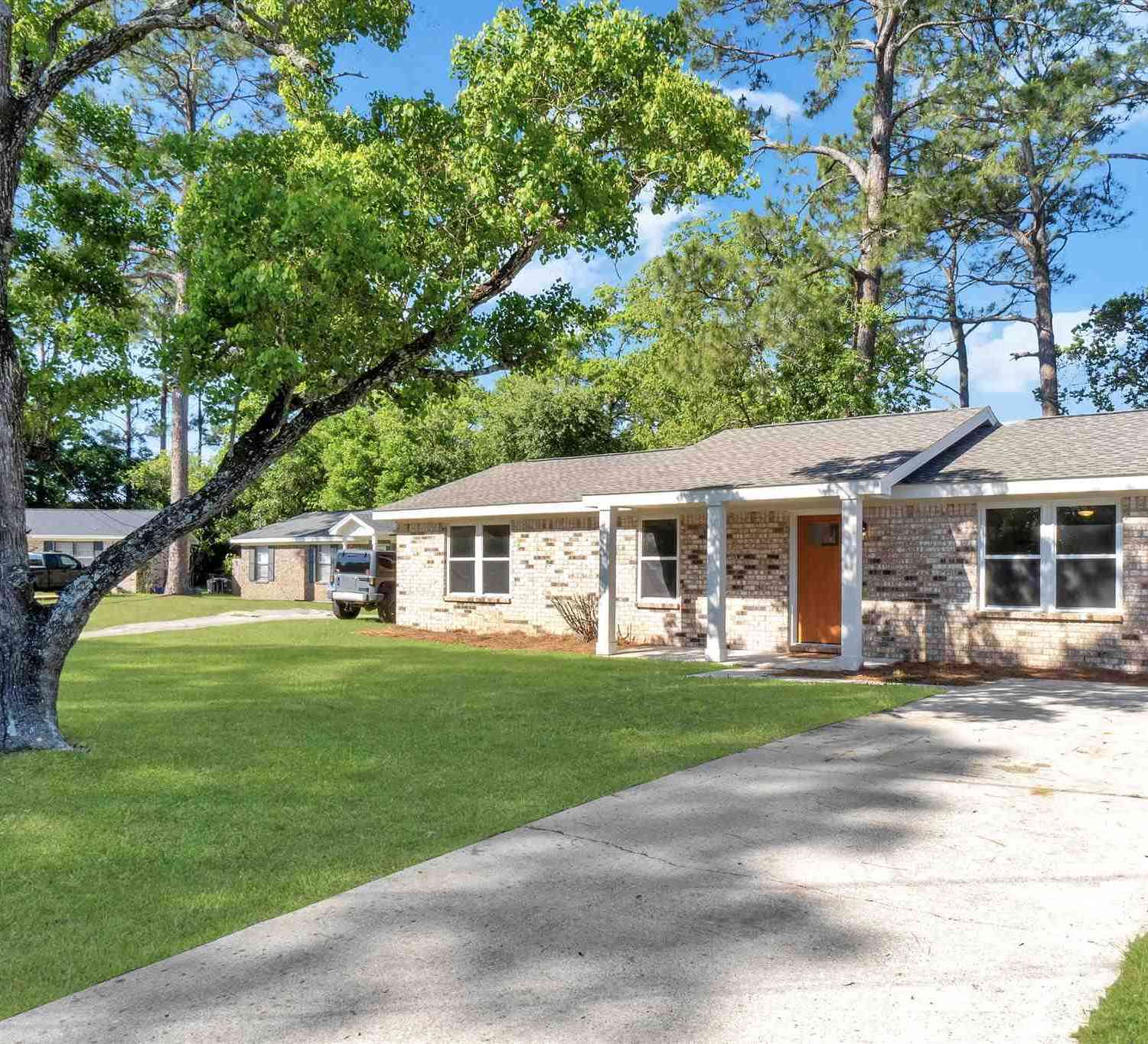 Homes For Sale - 8217 Riviera Ct<br/> Pensacola, FL 32506