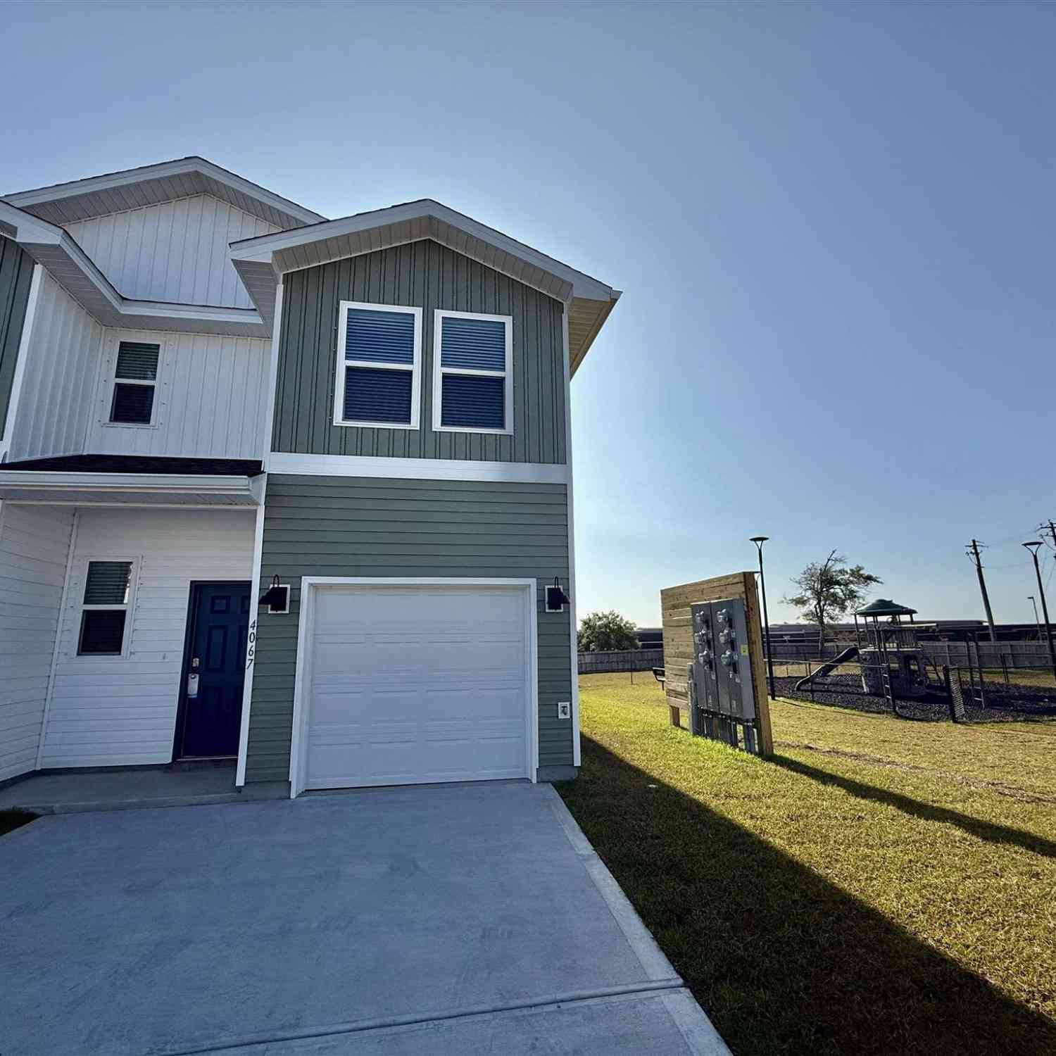 Homes For Rent - 4067 Pendragon Cir<br/> Milton, FL 32583