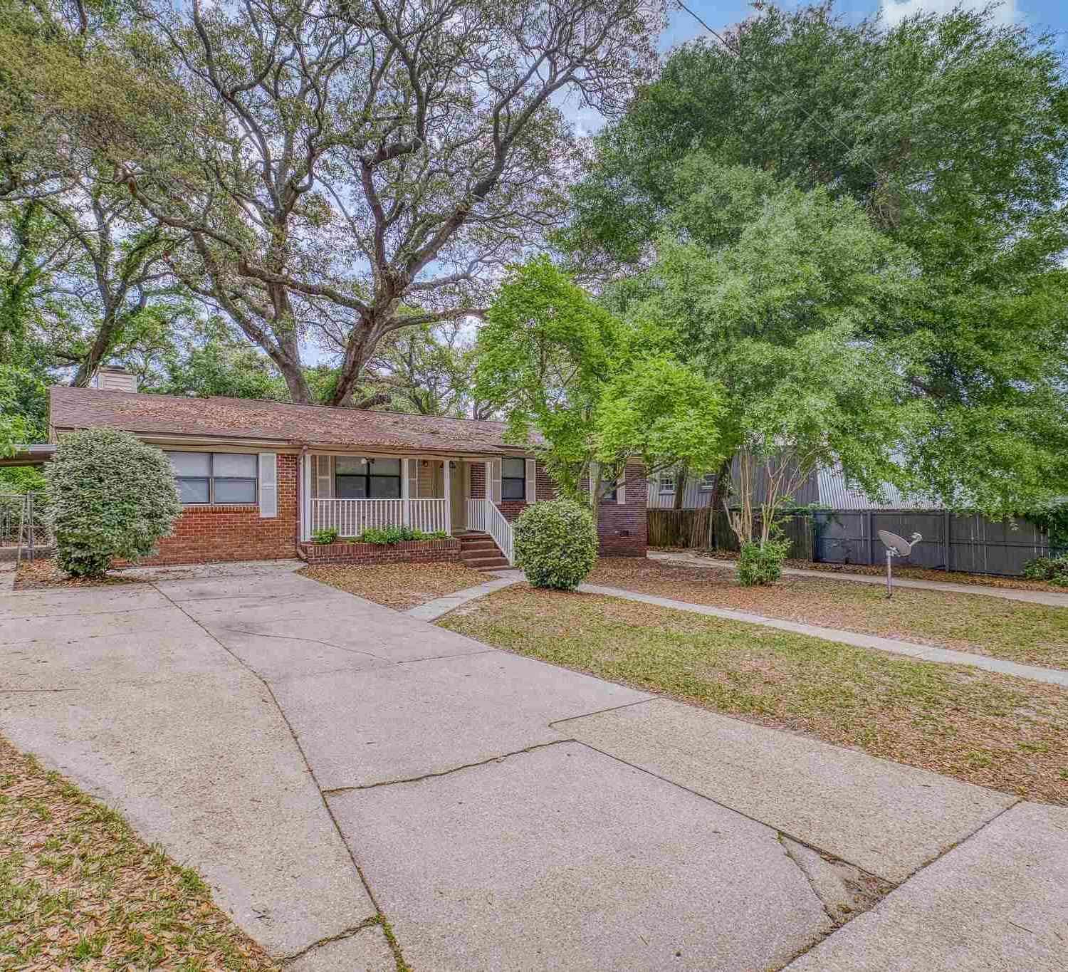 Homes For Sale - 44 Redwood Cir<br/> Pensacola, FL 32506