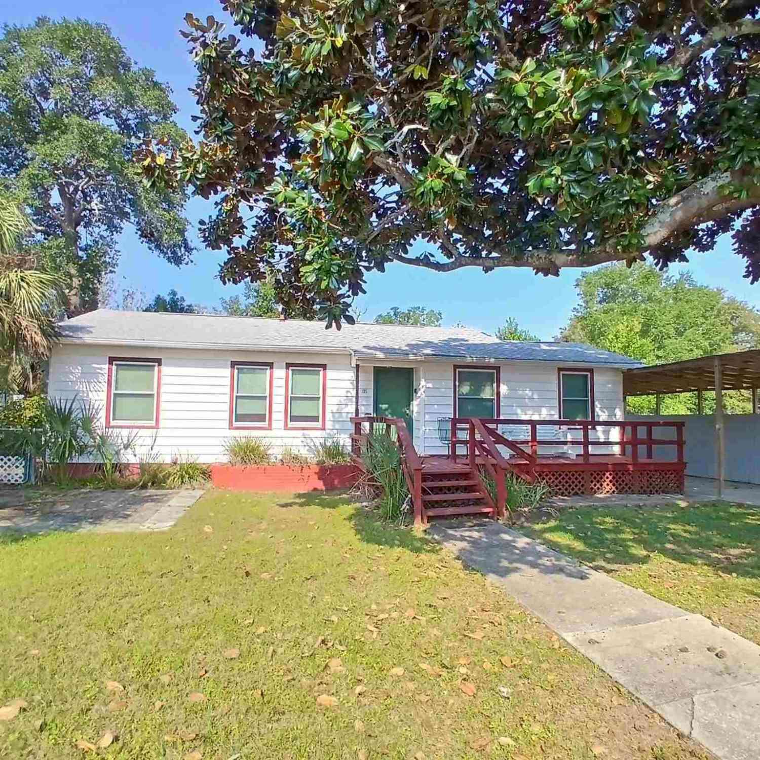 Homes For Sale - 111 SE Syrcle Dr<br/> Pensacola, FL 32507