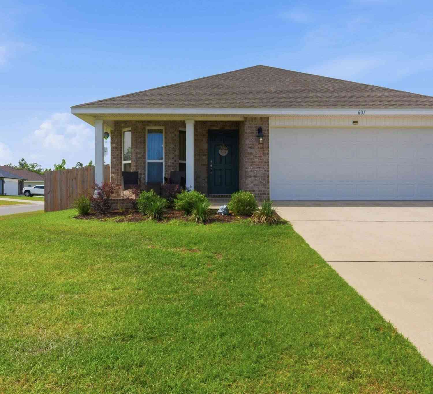 Homes For Sale - 601 Sand Pine Rd<br/> Cantonment, FL 32533