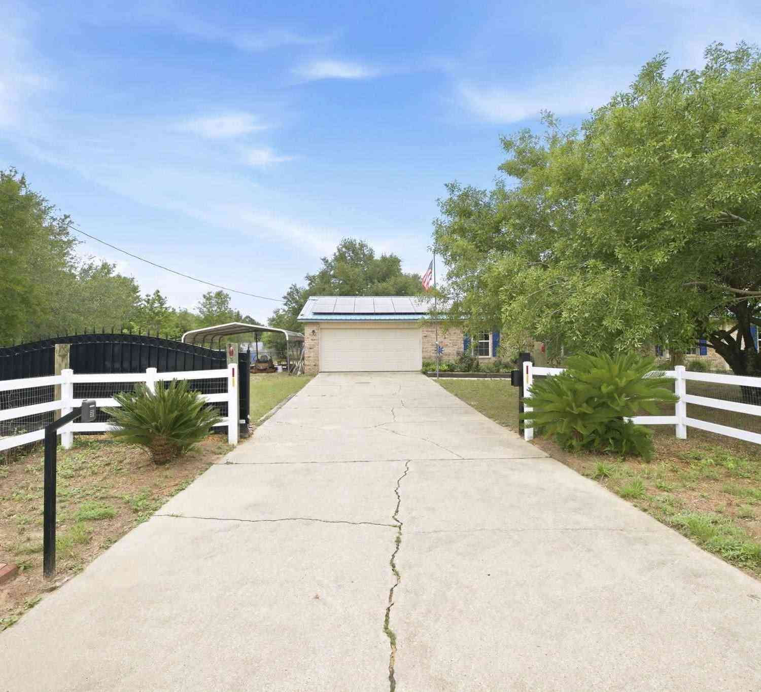 Homes For Sale - 9460 American Farms Rd<br/> Milton, FL 32583