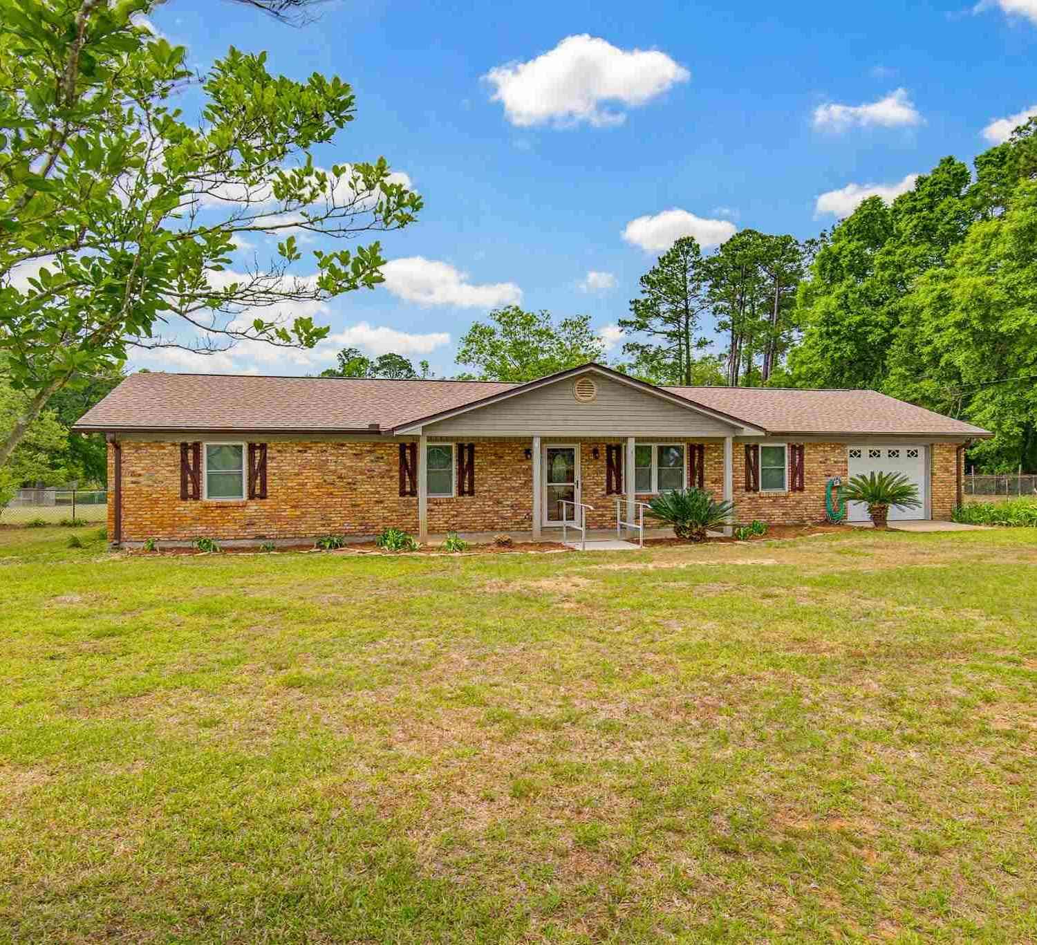 Homes For Sale - 7227 Shelby Ln<br/> Pensacola, FL 32526