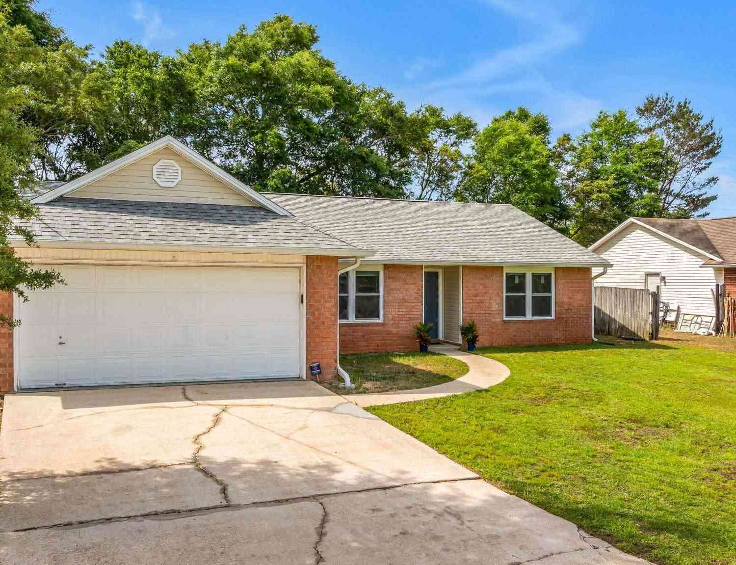 Homes For Sale - 7933 Skyview Blvd<br/> Navarre, FL 32566