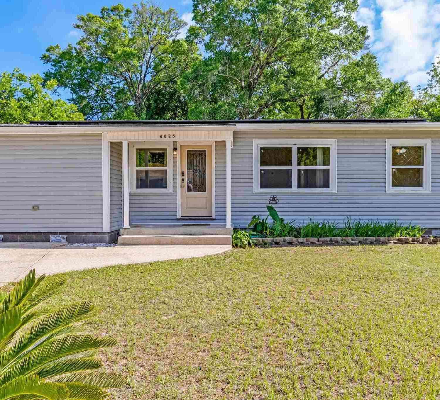 Homes For Sale - 6825 Malvern St<br/> Pensacola, FL 32506