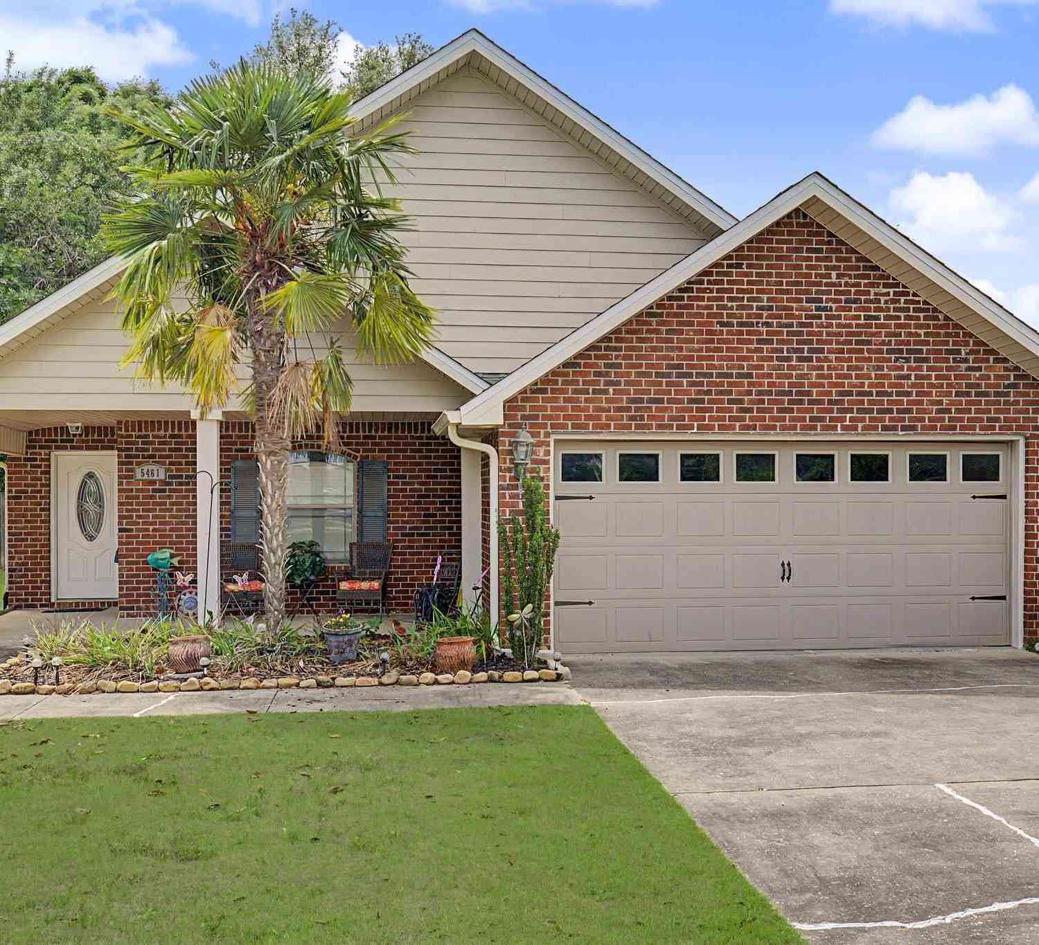 Homes For Sale - 5461 Tucker Cir<br/> Pace, FL 32571