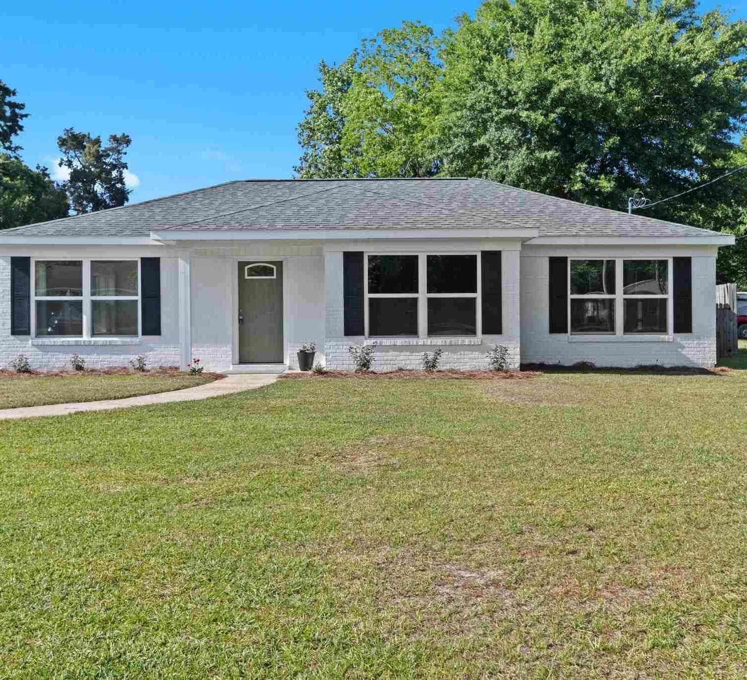 Homes For Sale - 311 Cloverdale Rd<br/> Atmore, AL 36502