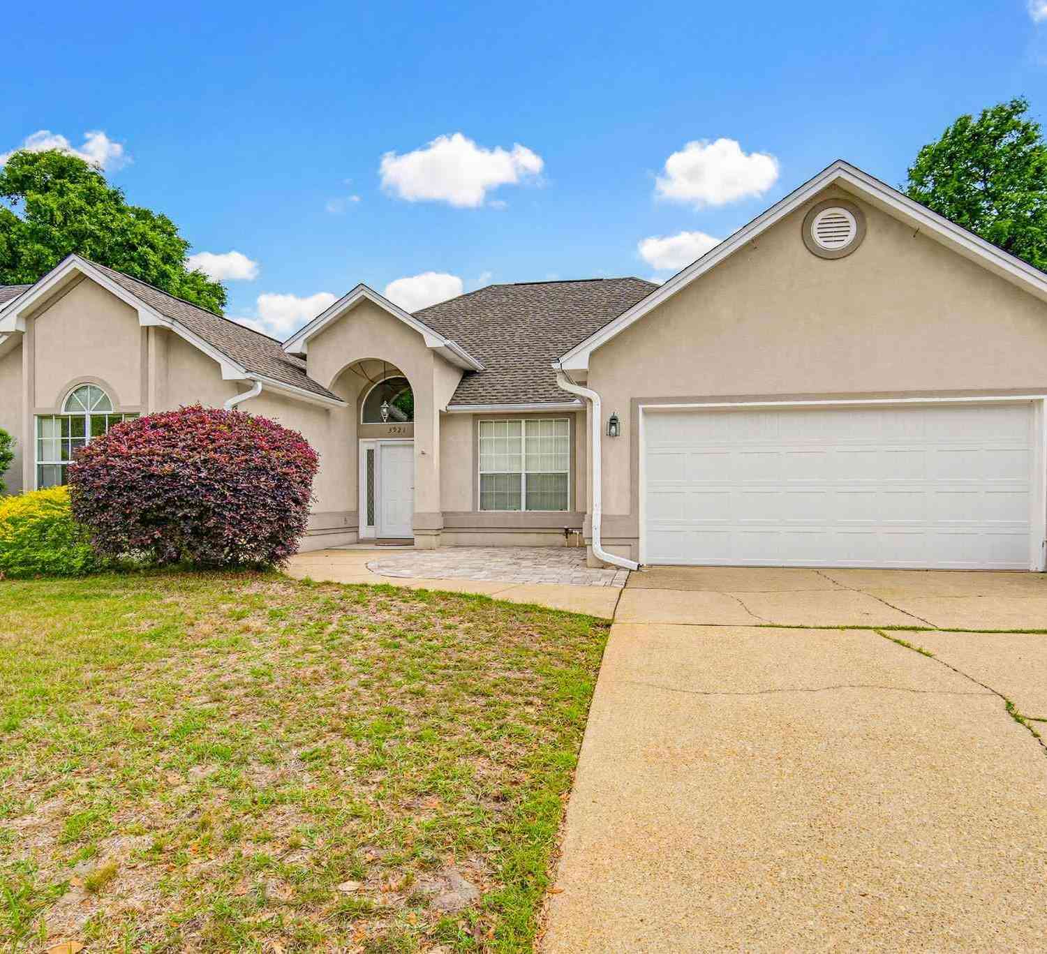 Homes For Sale - 3921 Leesway Cir<br/> Pensacola, FL 32504