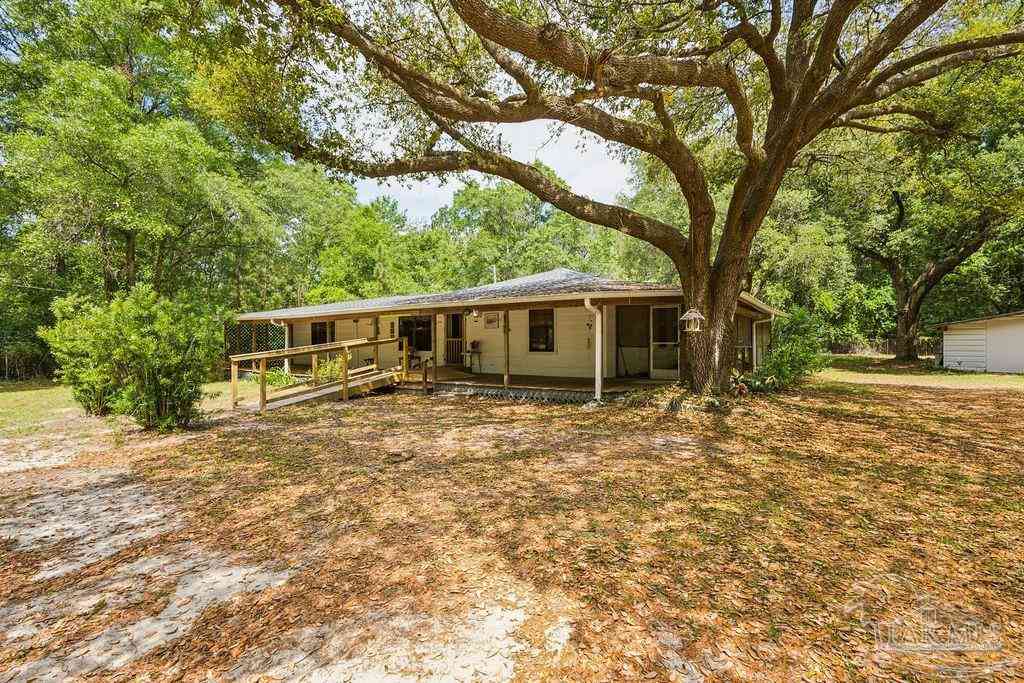 Homes For Sale - 8938 Pioneer Rd<br/> Milton, FL 32564