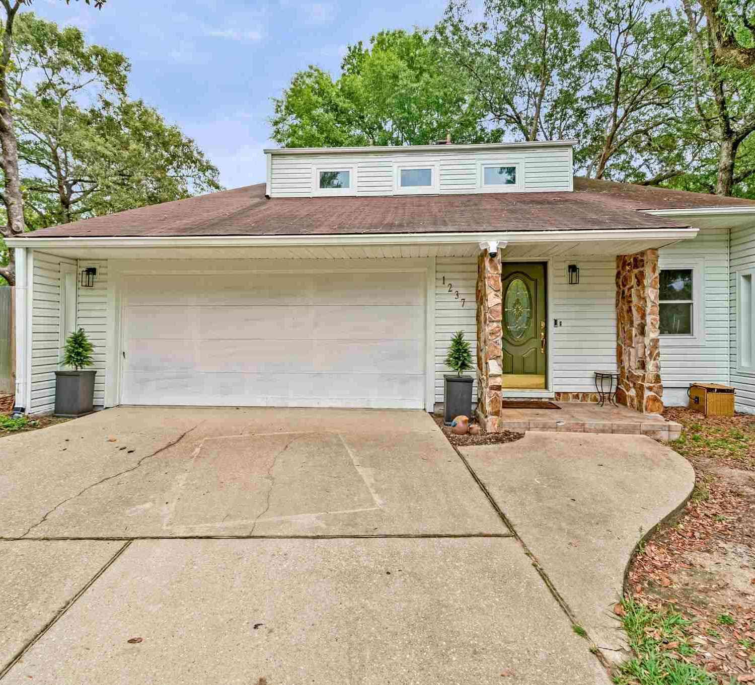 Homes For Sale - 1237 Chisholm Trl<br/> Pensacola, FL 32514