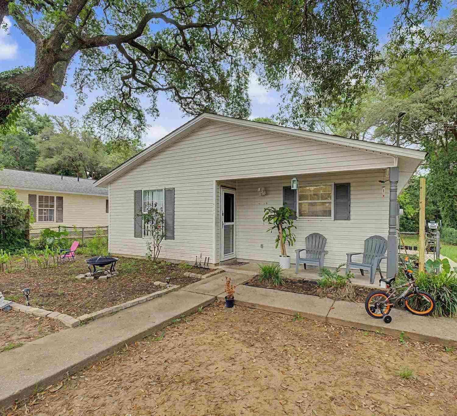 Homes For Sale - 6150 Denver Ave<br/> Pensacola, FL 32526