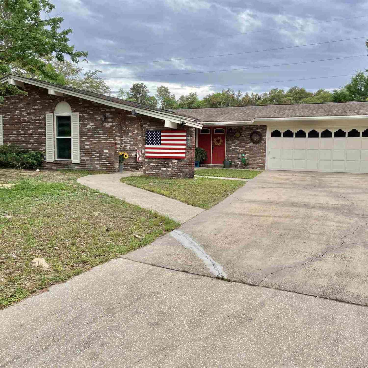 Homes For Sale - 2410 Parker Dr<br/> Okaloosa County, Niceville, FL 32578