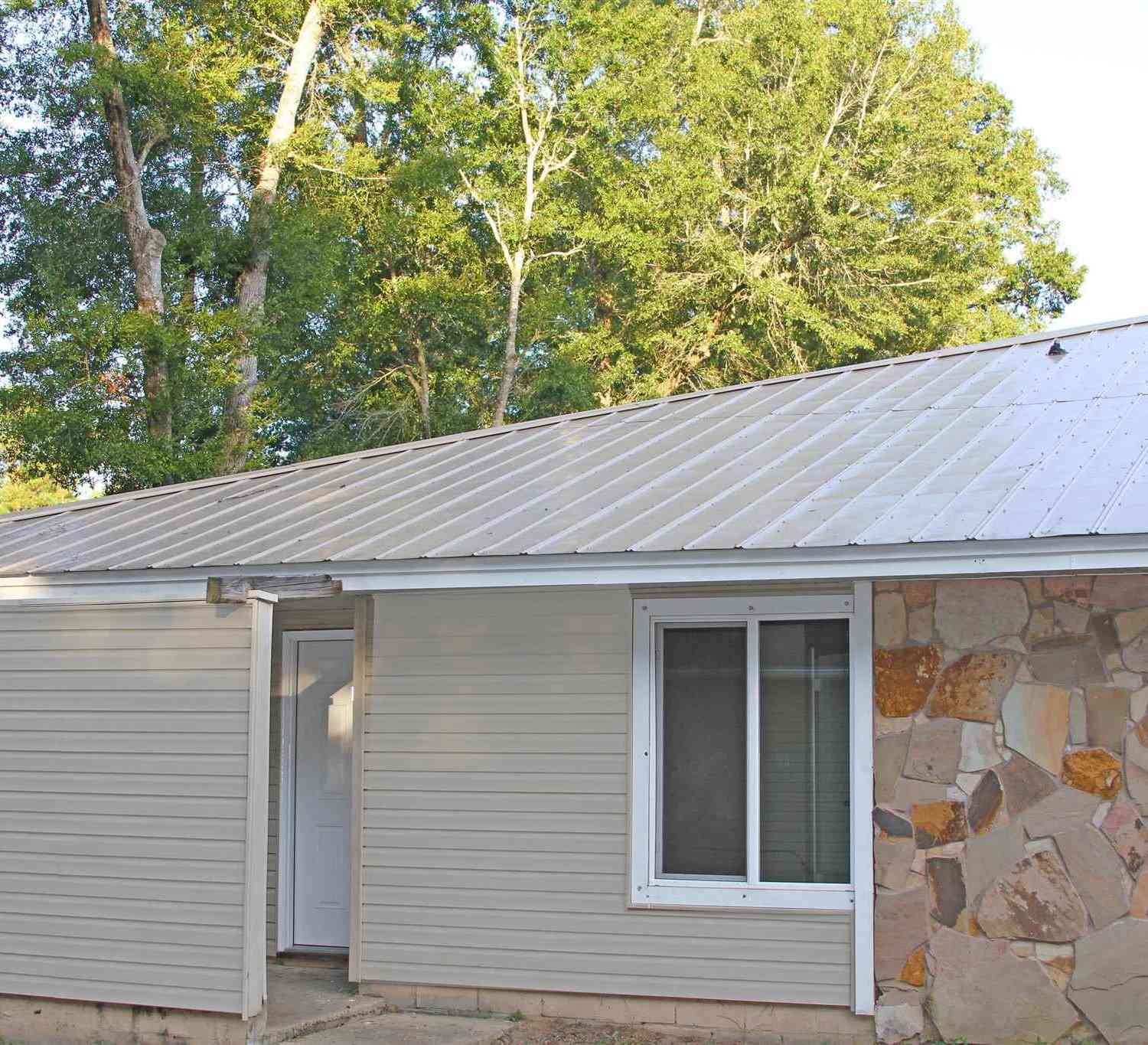 Homes For Rent - 6366 W Fairfied Dr #C<br/> Pensacola, FL 32506