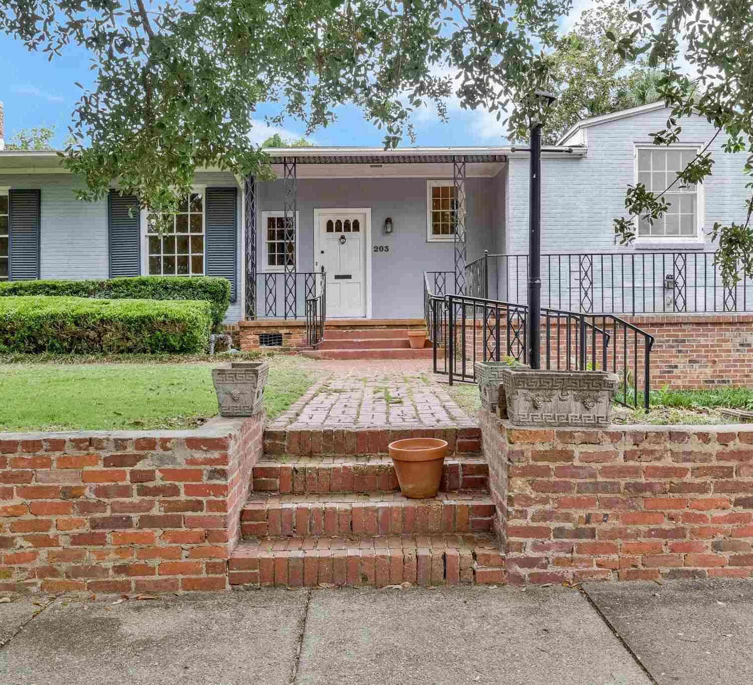 Homes For Sale - 203 W Lloyd St<br/> Pensacola, FL 32501