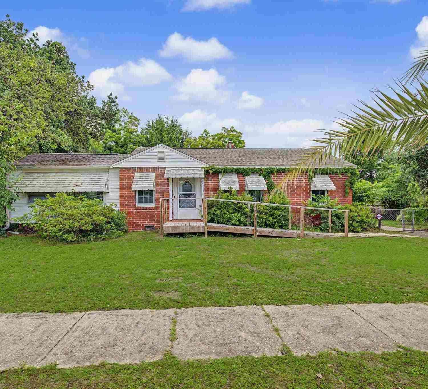 Homes For Sale - 333 Gibbs Rd<br/> Pensacola, FL 32507
