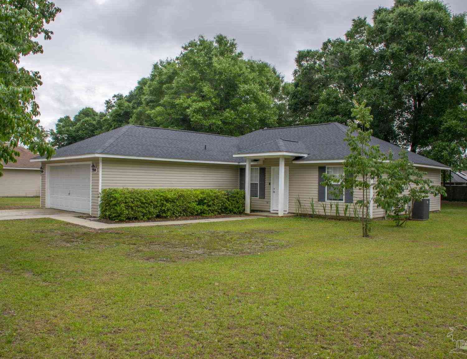 Homes For Sale - 8943 Gristmill Way<br/> Milton, FL 32583