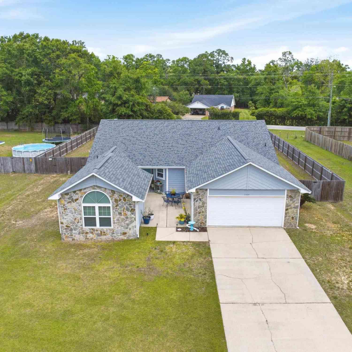 Homes For Sale - 1524 Twin Pines Cir<br/> Cantonment, FL 32533
