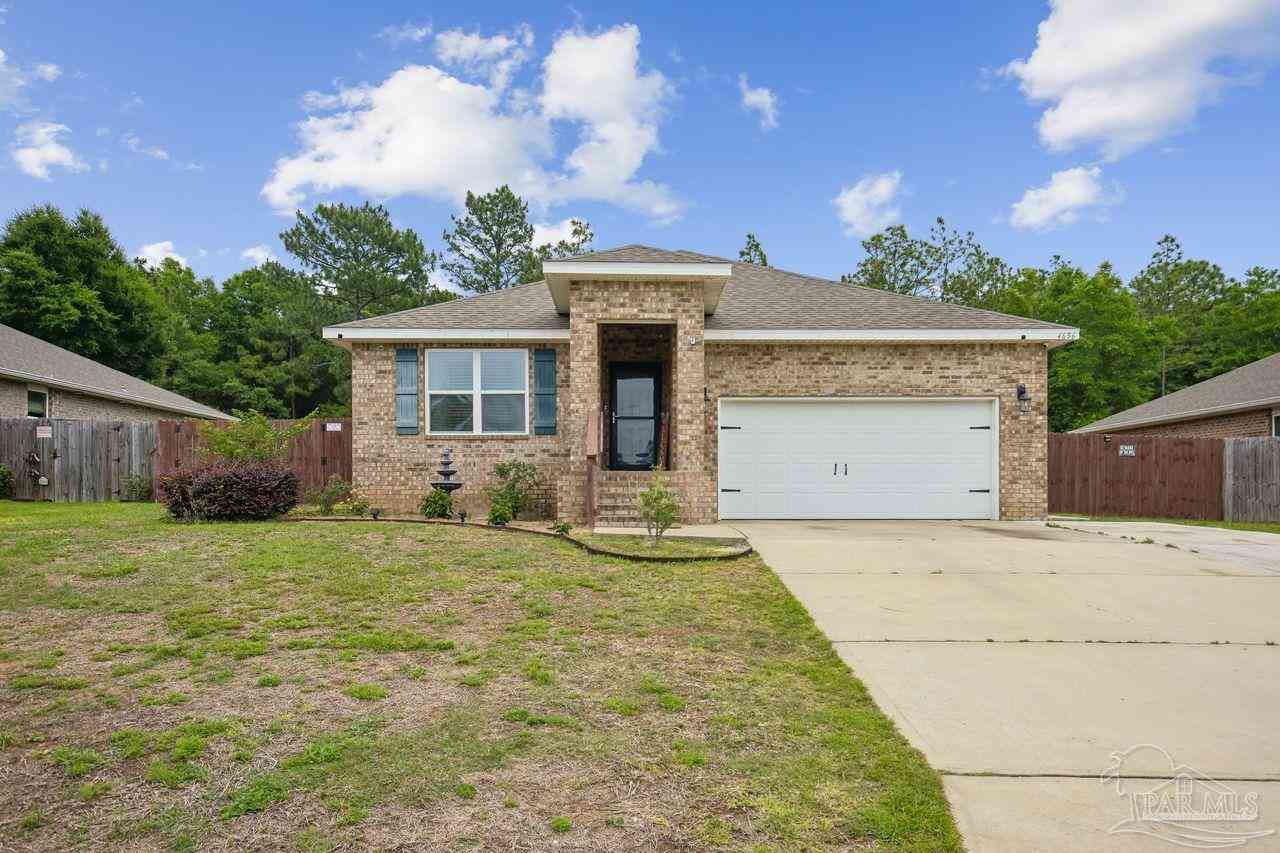 Homes For Sale - 4656 Red Oak Dr<br/> Milton, FL 32583