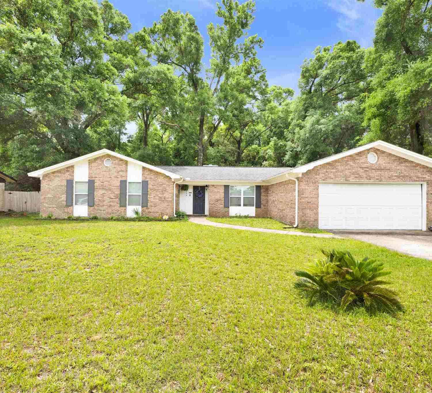 Homes For Sale - 6548 Colonade Cir<br/> Pensacola, FL 32506