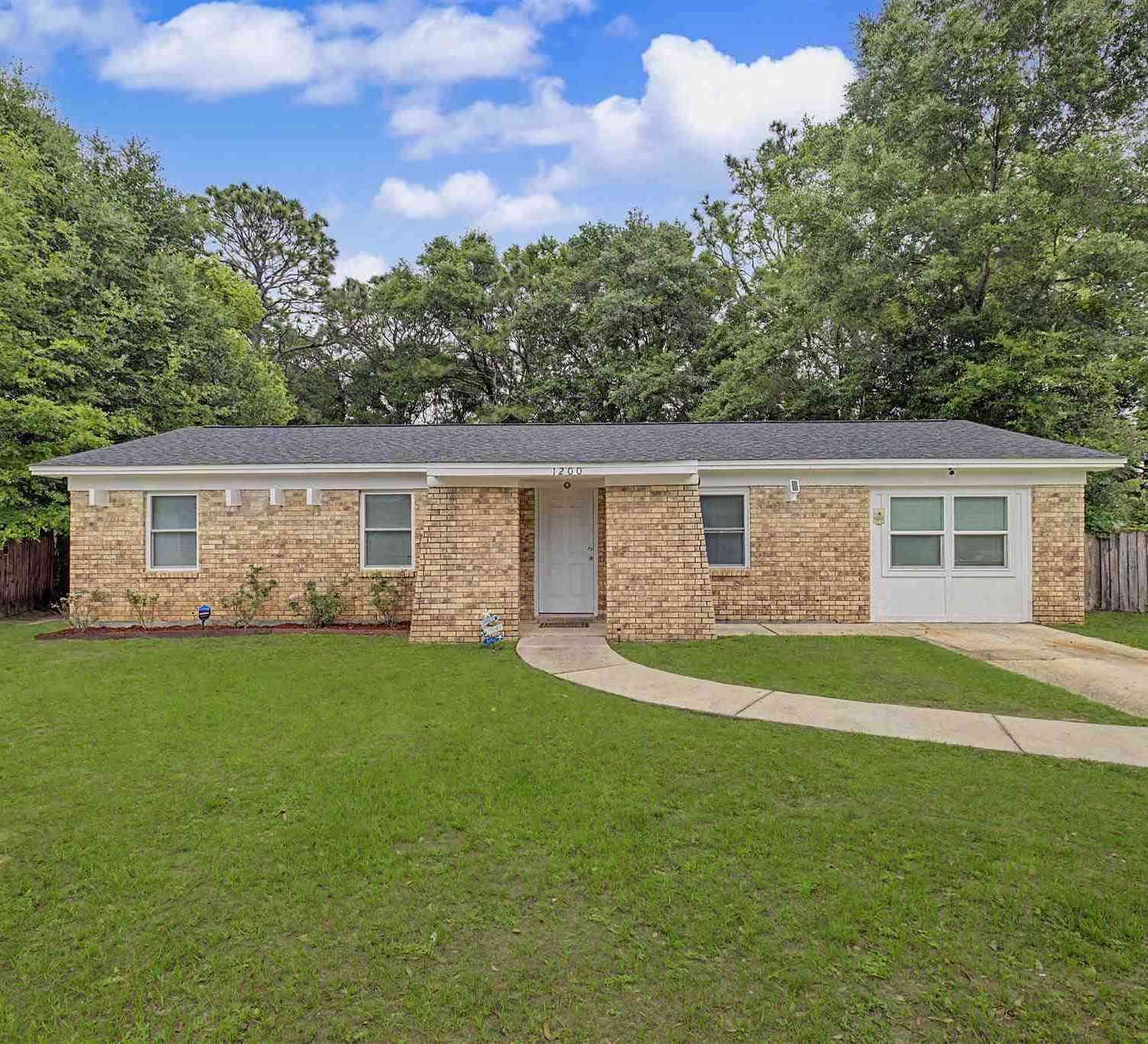 Homes For Sale - 1200 Cheyenne Cir<br/> Pensacola, FL 32505