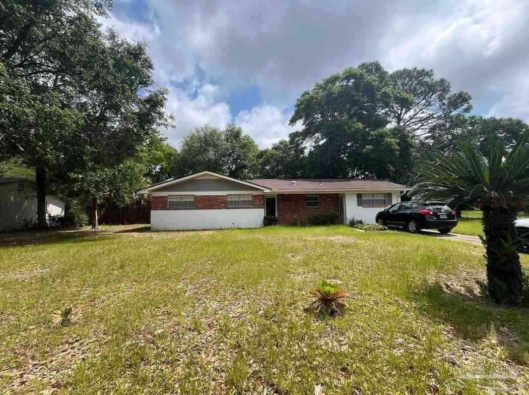 Homes For Sale - 4506 Lemoyne Ln<br/> Pensacola, FL 32505