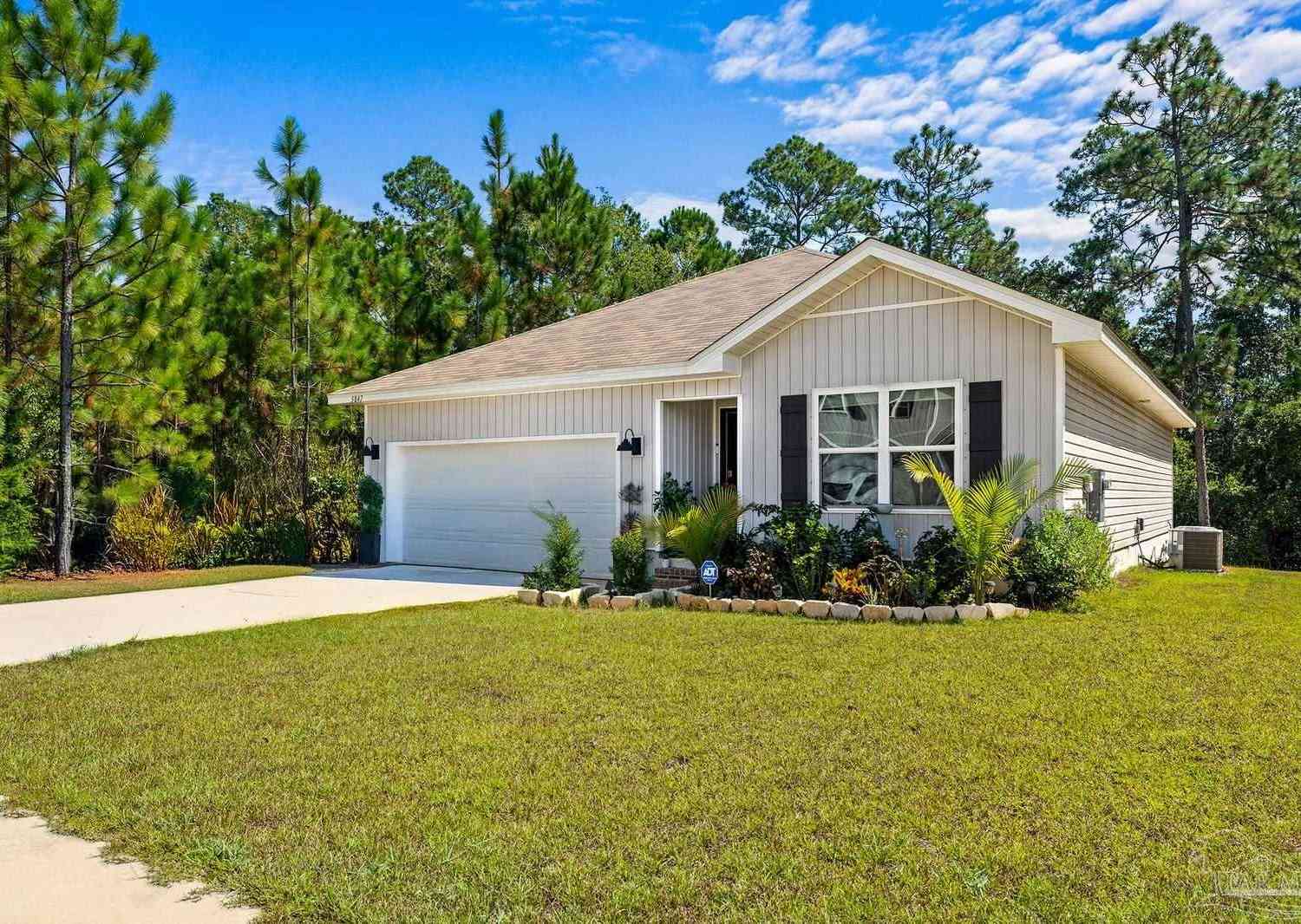 Homes For Sale - 5847 Paddock Way<br/> Pensacola, FL 32526
