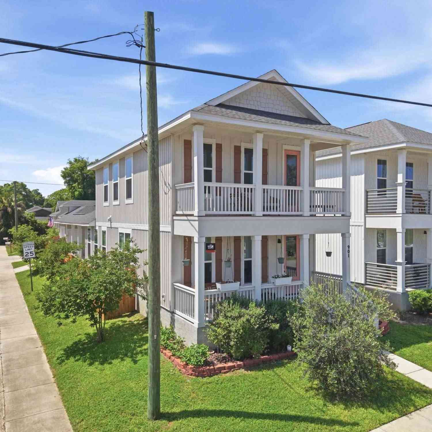 Homes For Sale - 901 W Jackson St<br/> Pensacola, FL 32501