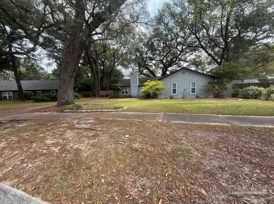 Homes For Sale - 7474 Baywoods Ln<br/> Pensacola, FL 32504