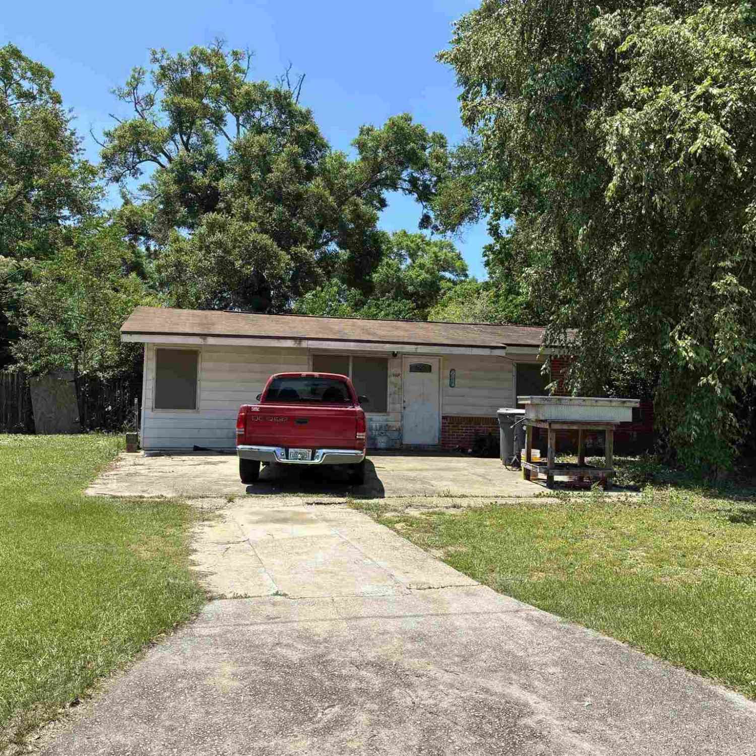 Homes For Sale - 7401 Sachem Rd<br/> Pensacola, FL 32506