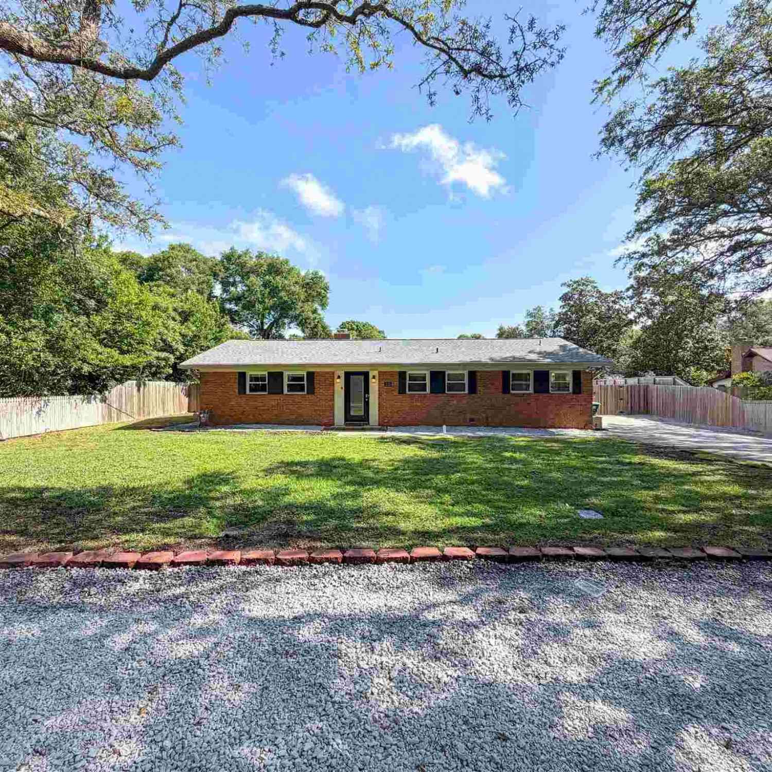 Homes For Rent - 220 Cordoba St<br/> Gulf Breeze, FL 32561