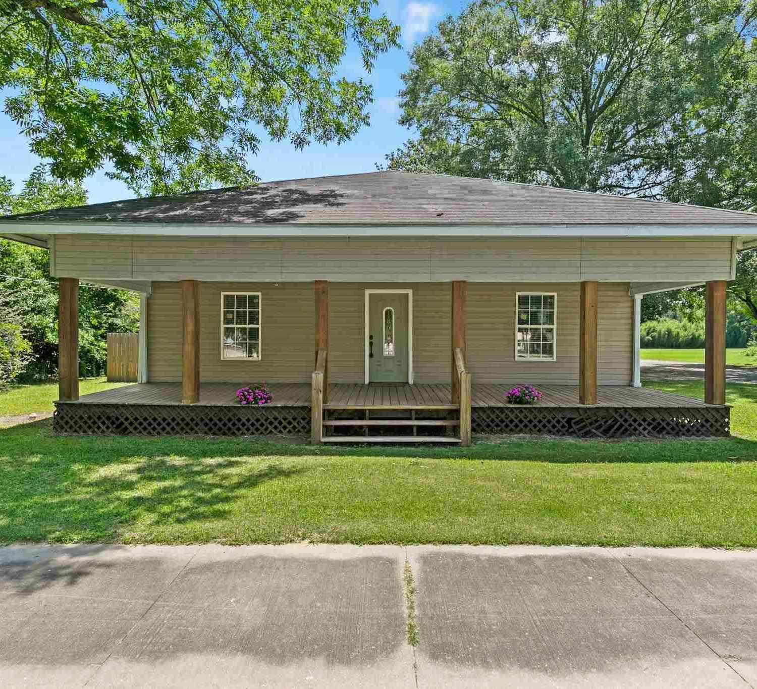 Homes For Sale - 211 S Presley St<br/> Atmore, AL 36502