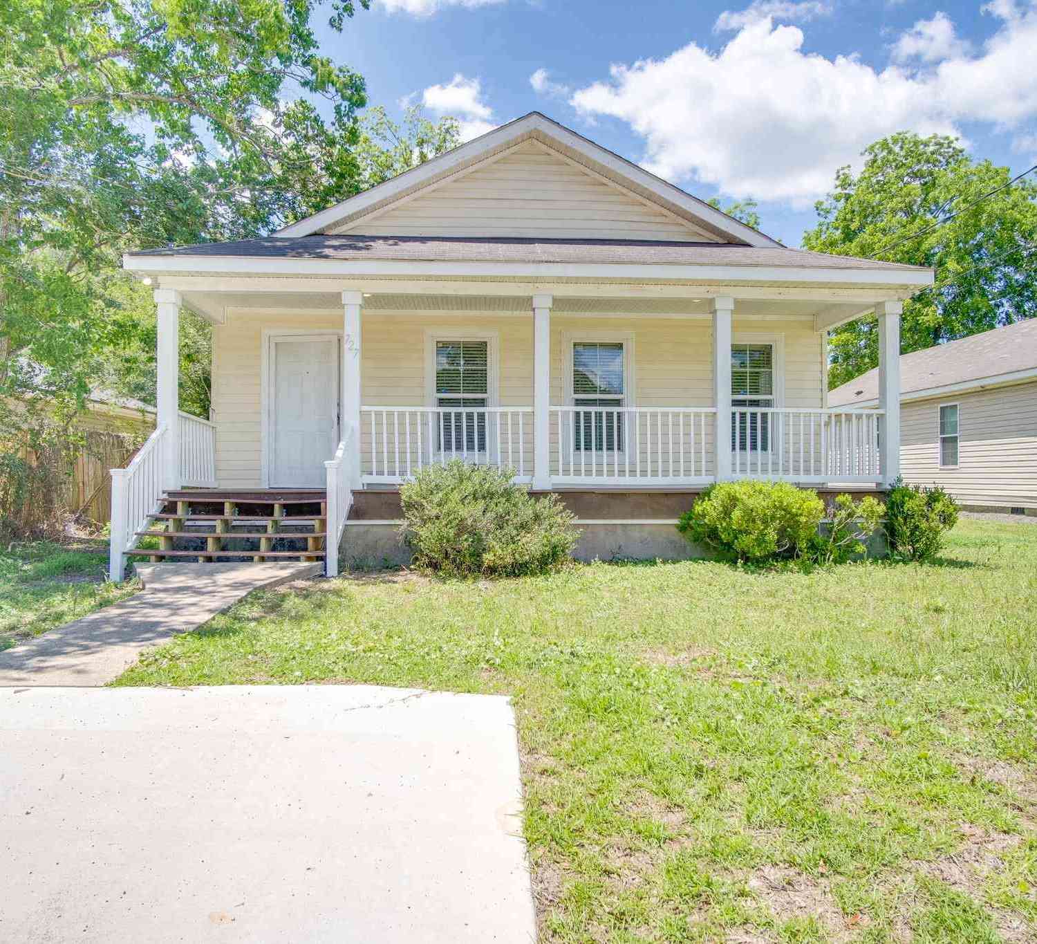 Homes For Rent - 727 Bremen Ave<br/> Pensacola, FL 32507