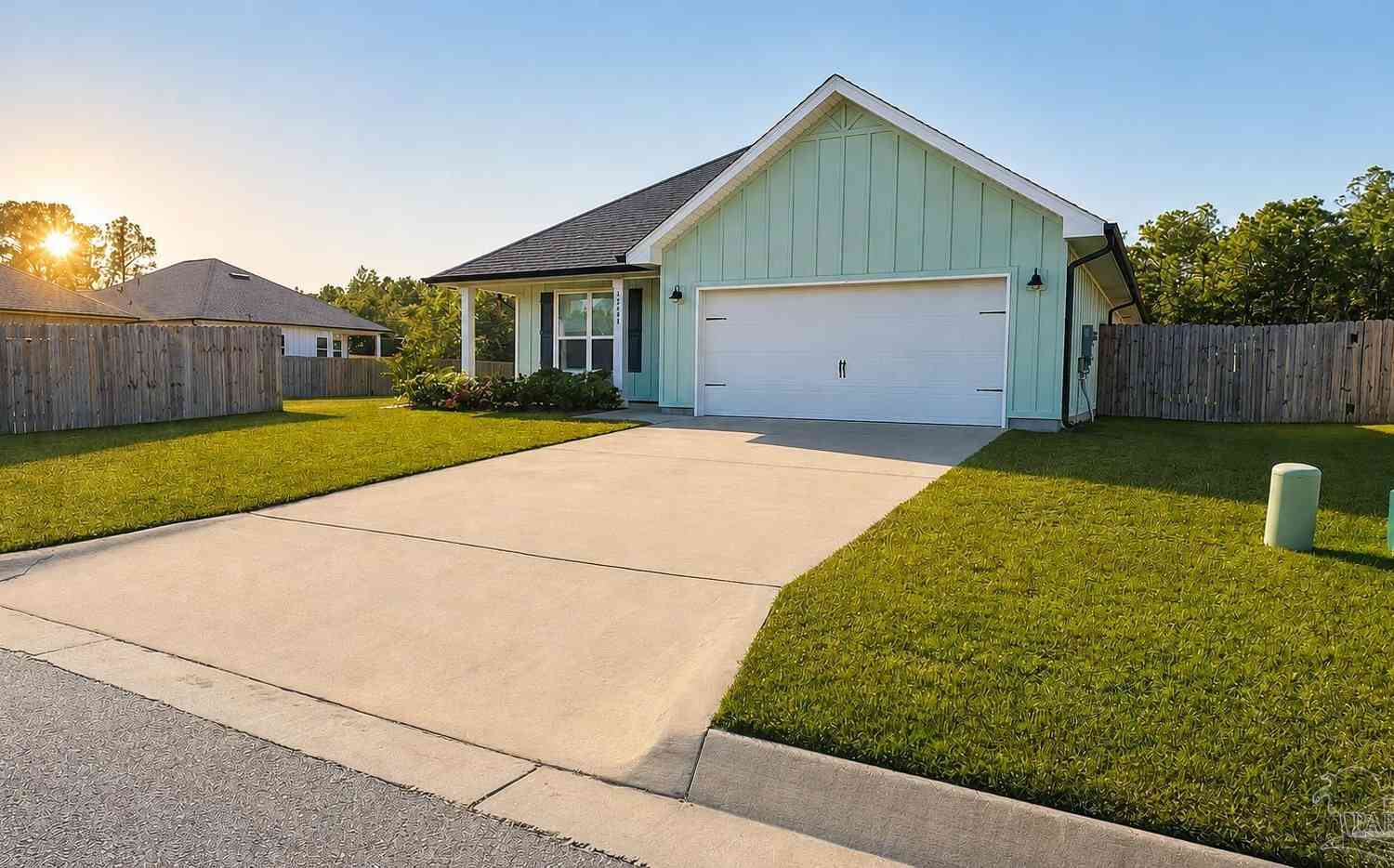 Homes For Sale - 12609 Windsor Dr<br/> Pensacola, FL 32506