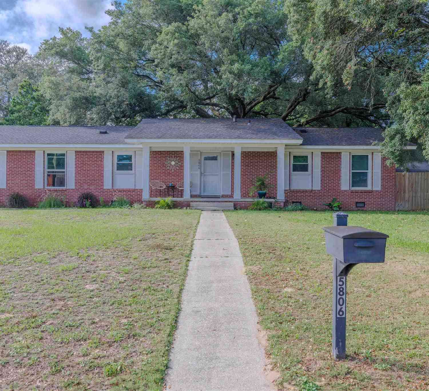 Homes For Sale - 5806 Kendall Ave<br/> Pensacola, FL 32506
