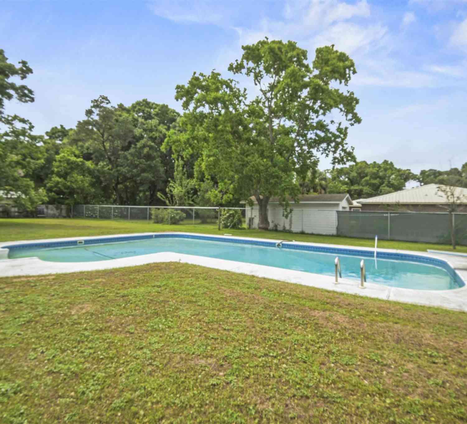Homes For Sale - 1450 E Burgess Rd<br/> Pensacola, FL 32504
