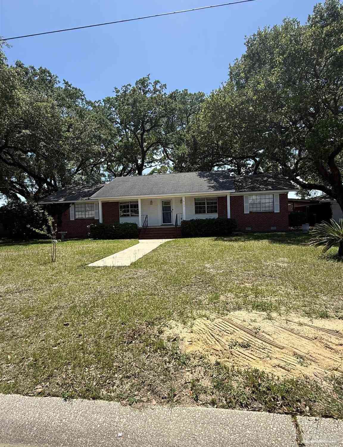 Homes For Sale - 6107 Confederate Dr<br/> Pensacola, FL 32503