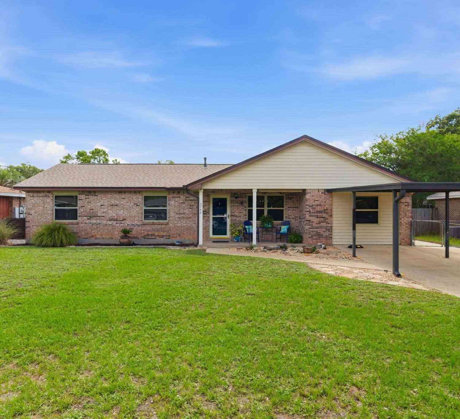 Homes For Sale - 5742 Graymont Ln<br/> Pensacola, FL 32526