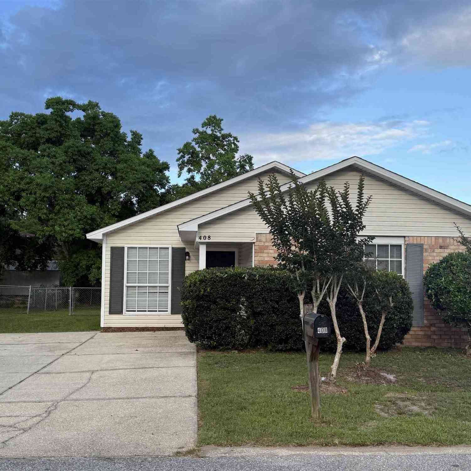 Homes For Sale - 408 Shadow Way Ln<br/> Pensacola, FL 32506