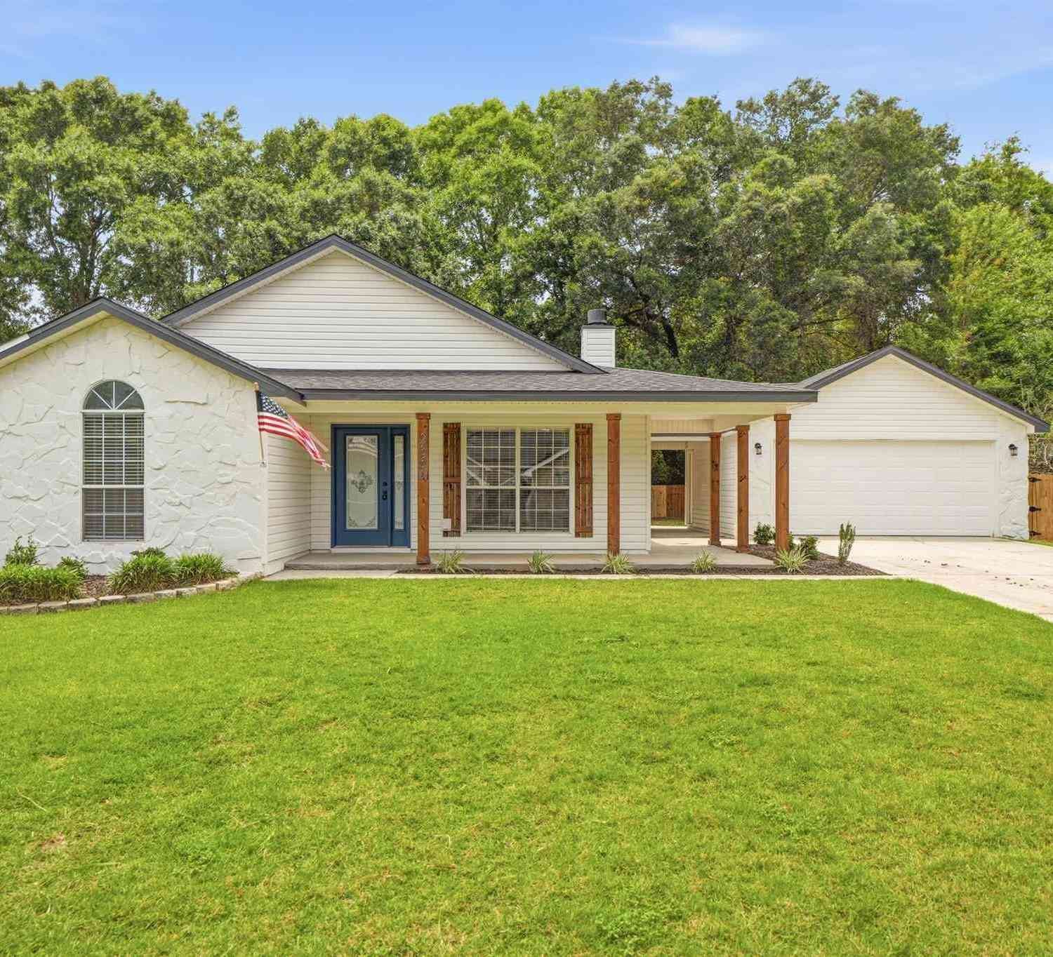 Homes For Sale - 2365 La Lar Ln<br/> Pensacola, FL 32534