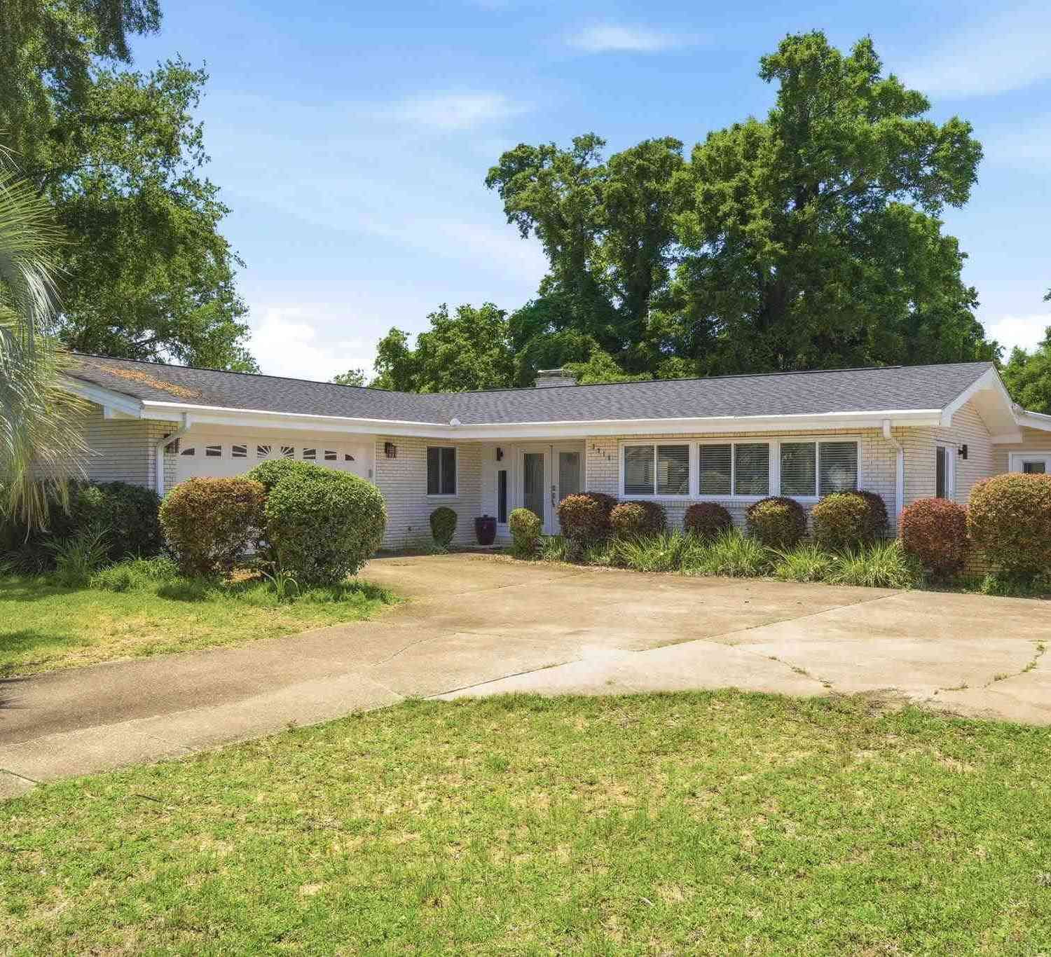 Homes For Sale - 3910 Croydon Rd<br/> Pensacola, FL 32514
