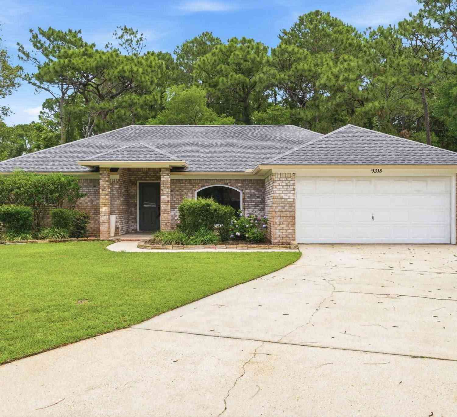 Homes For Sale - 9318 Lucian Ct<br/> Navarre, FL 32566