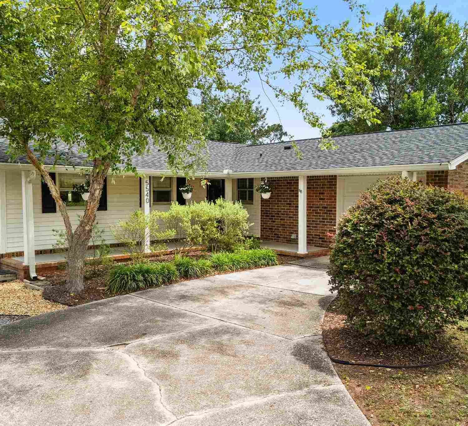 Homes For Sale - 5540 Leesway Blvd<br/> Pensacola, FL 32504