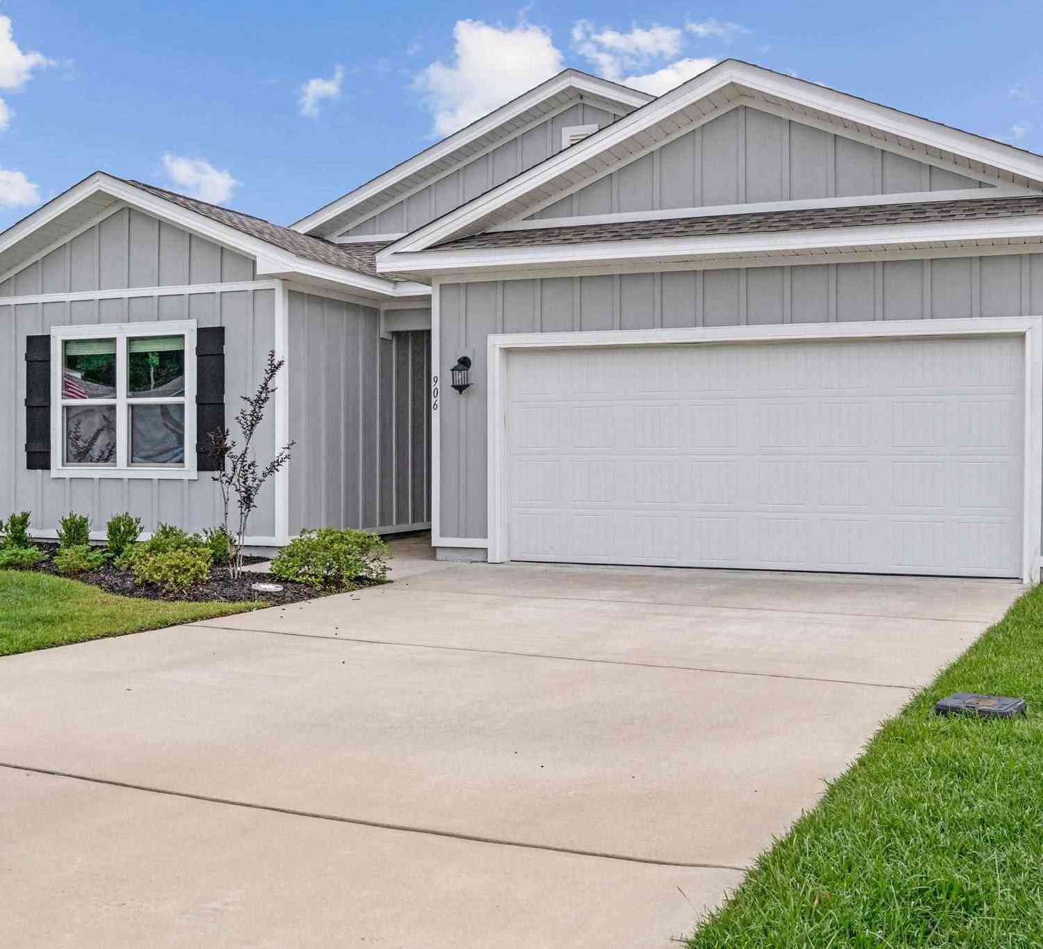 Homes For Sale - 906 Windhill Dr<br/> Cantonment, FL 32533