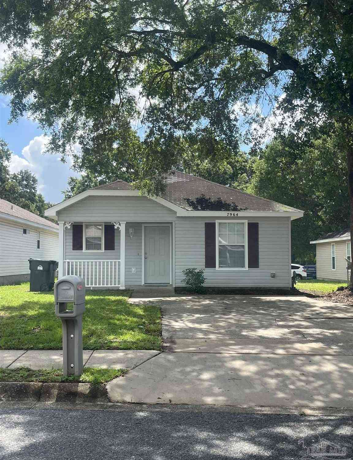 Homes For Rent - 7964 Heirloom Dr<br/> Pensacola, FL 32514