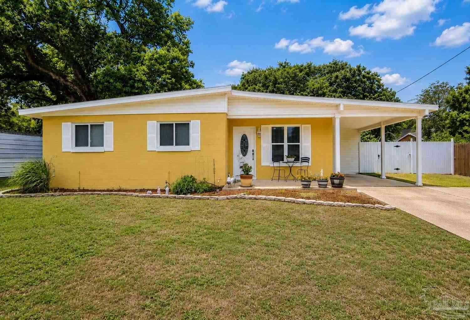 Homes For Sale - 12 Huntington Dr<br/> Pensacola, FL 32506