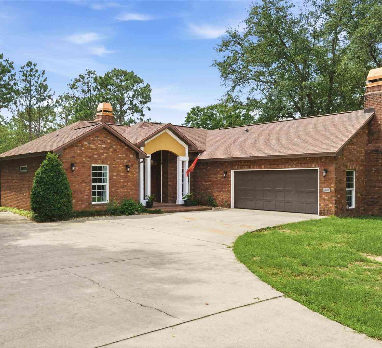 Homes For Sale - 6087 Cedar Tree Dr<br/> Milton, FL 32570