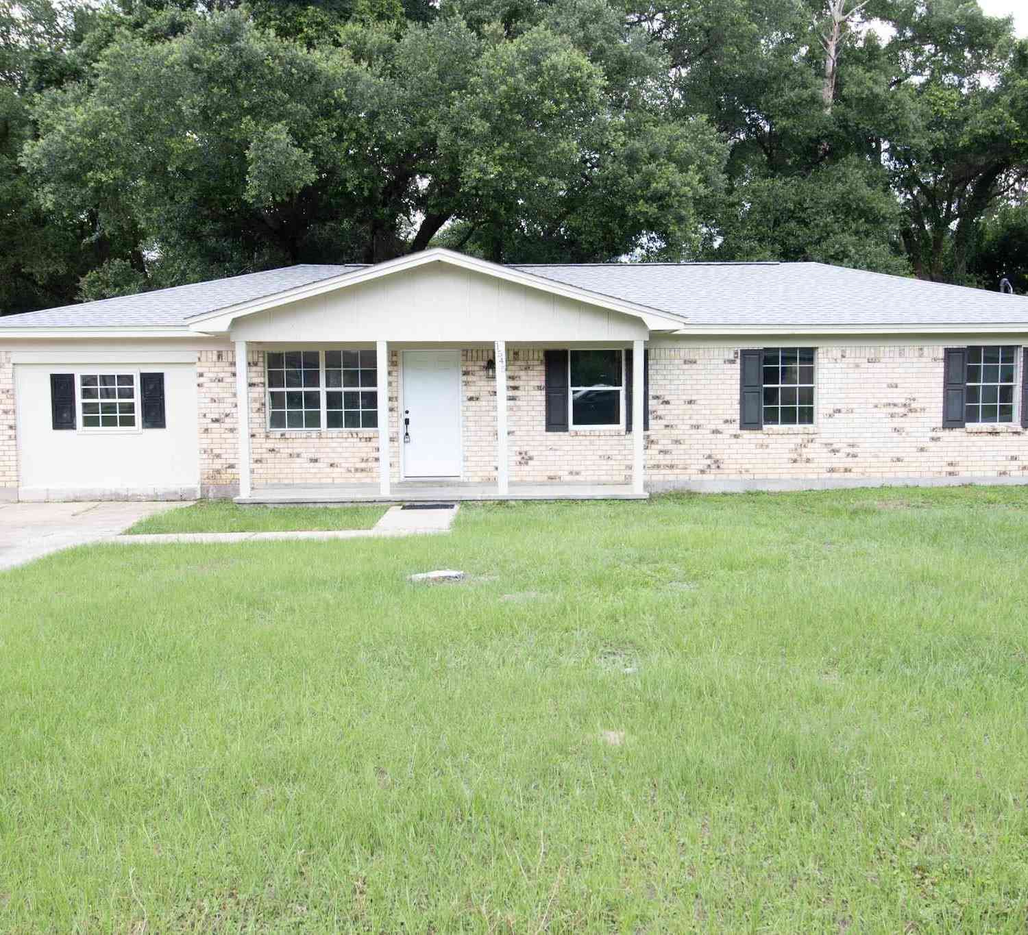 Homes For Sale - 1545 Kyle Dr<br/> Pensacola, FL 32505