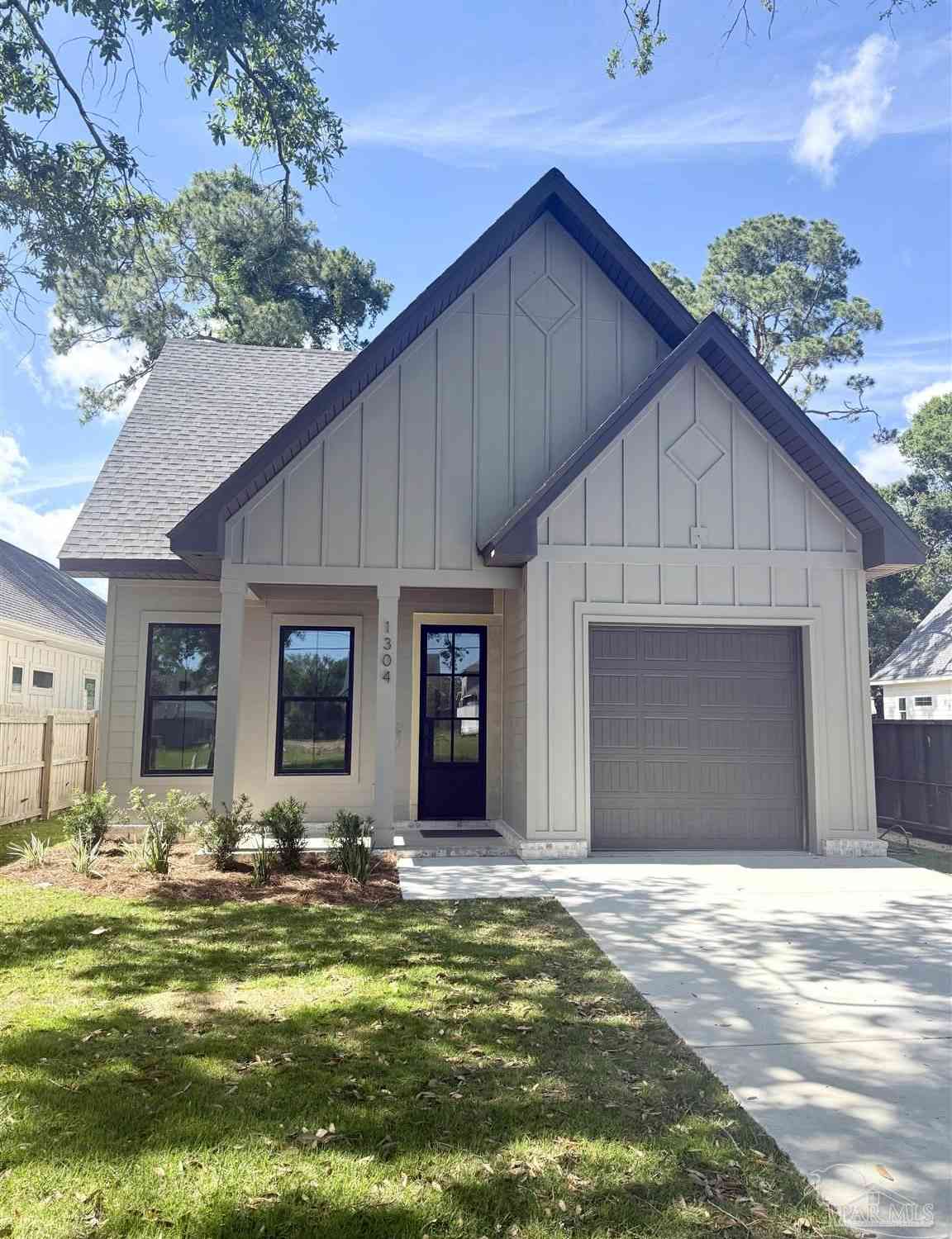 Homes For Sale - 1304 E Fisher<br/> Pensacola, FL 32503