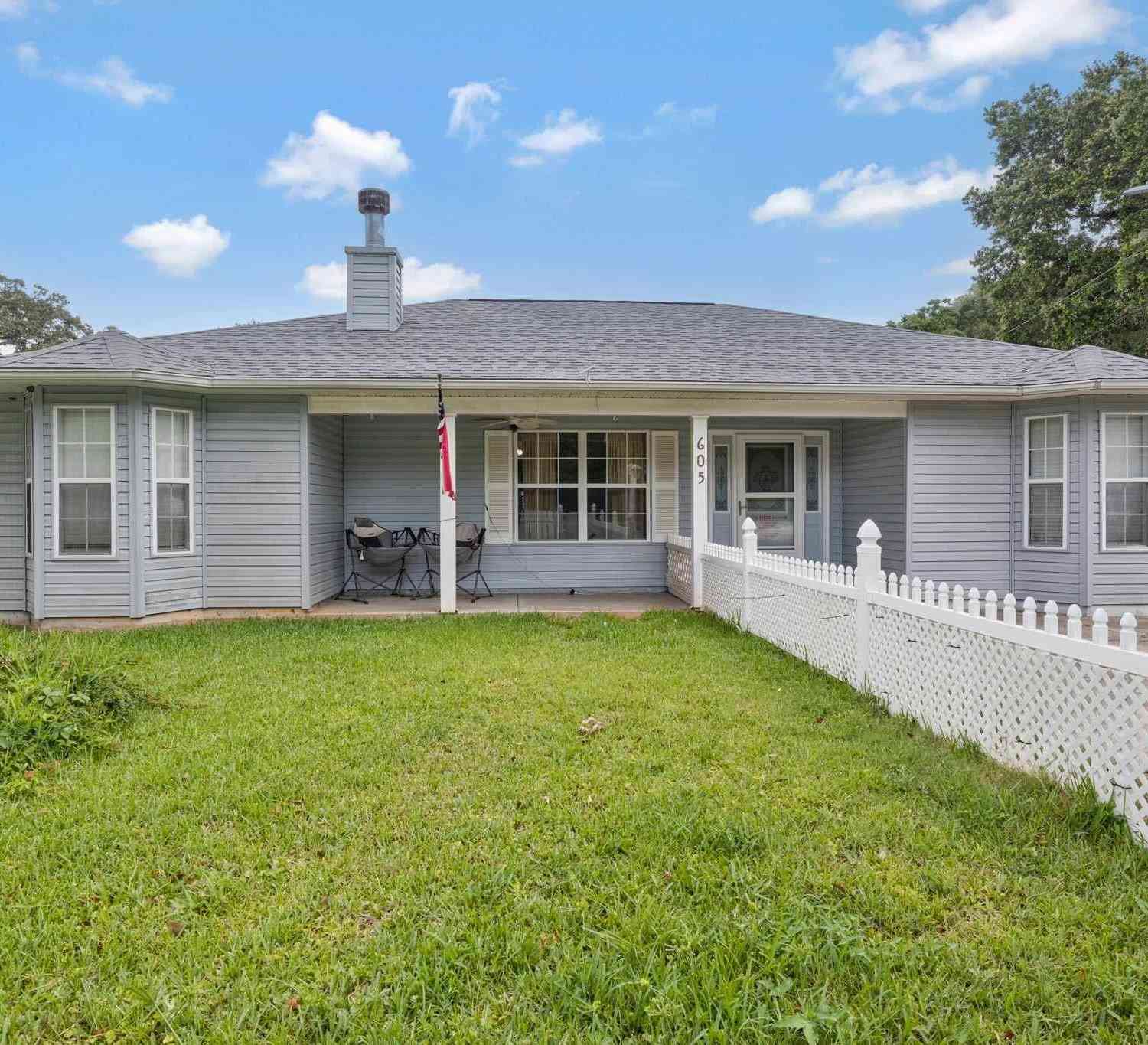 Homes For Sale - 605 Armenia Dr<br/> Pensacola, FL 32505