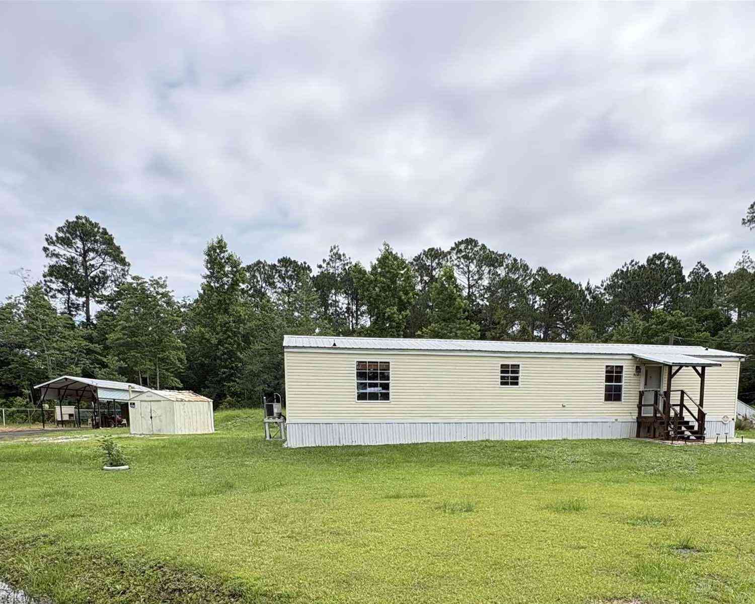 Homes For Sale - 7612 Shiner Ave<br/> Milton, FL 32583